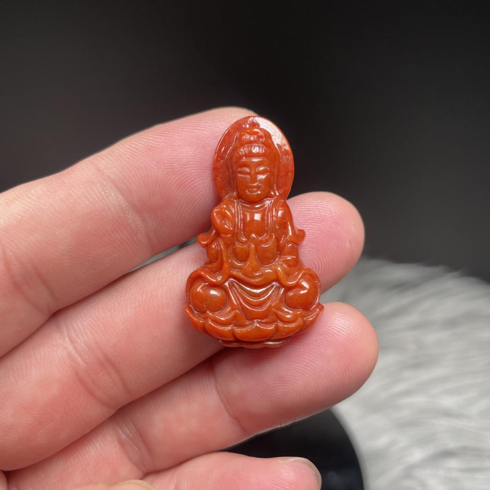 Mặt Phật Quan Âm ngồi ngọc Cẩm Thạch Huyết B 35mm CP954