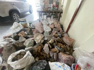 Xưởng gia công mỹ nghệ Cường Phong nhập khẩu đá thô 100% từ tự nhiên