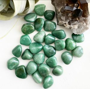 Thạch Anh Xanh là viên đá có dòng họ Thạch Anh được yêu thích trên thị trường